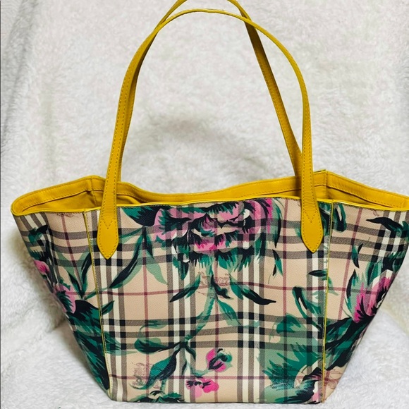 BURBERRY FLORAL TOTE RARE FIND XX FIRM ON PRICE XX - Picture 2 of 9